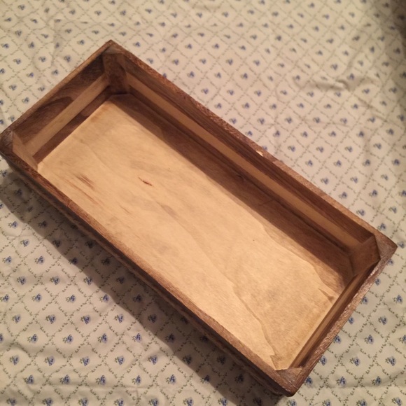 Distressed wooden basket with rope detail - Picture 2 of 3